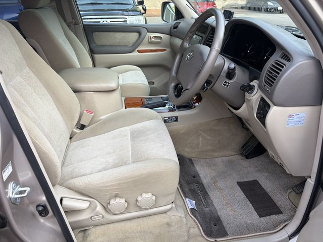 LANDCRUISER van