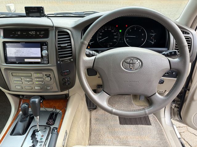 LANDCRUISER van