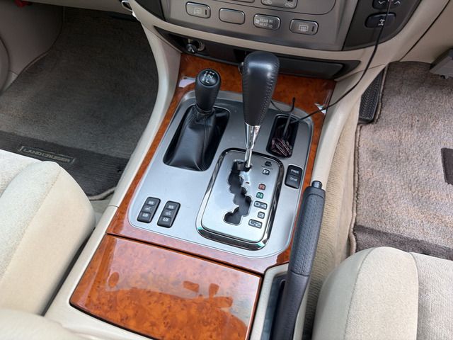 LANDCRUISER van
