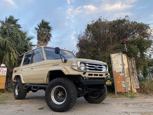 LANDCRUISER van