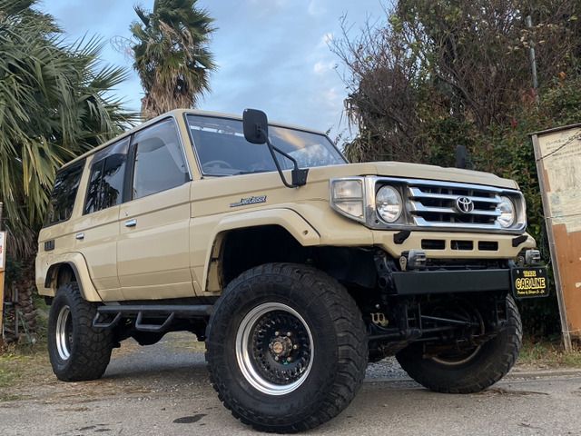 LANDCRUISER van