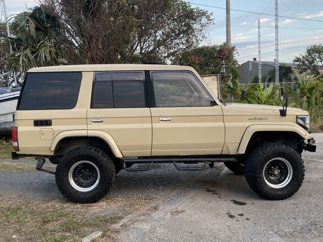 LANDCRUISER van
