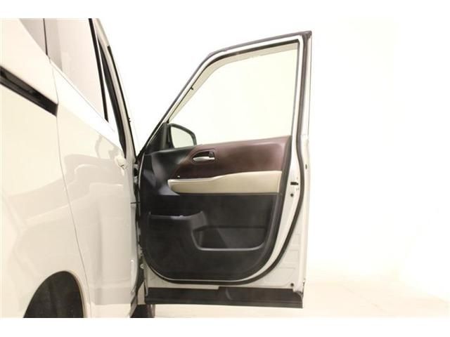 NOAH HYBRID 4WD