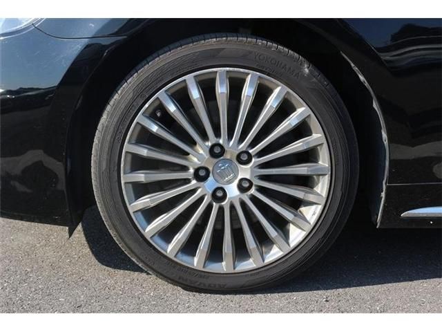 CROWN MAJESTA HYBRID