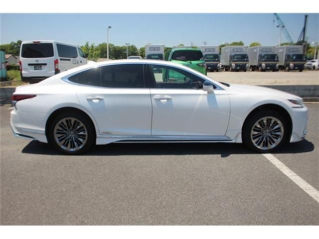 LEXUS LS500h 4WD