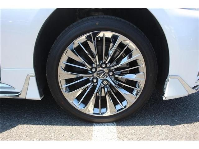 LEXUS LS500h 4WD