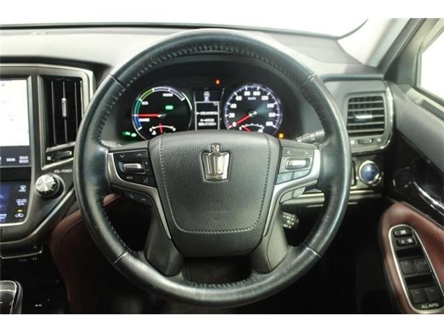 CROWN sedan hybrid