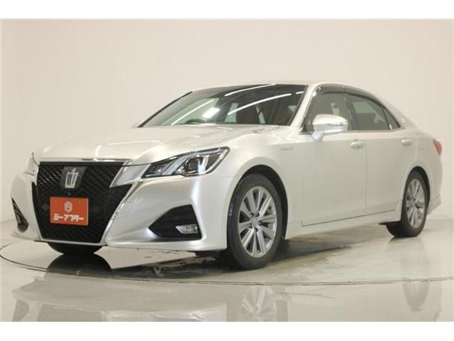 CROWN sedan hybrid