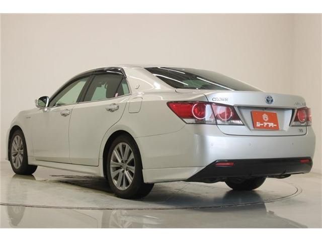 CROWN sedan hybrid