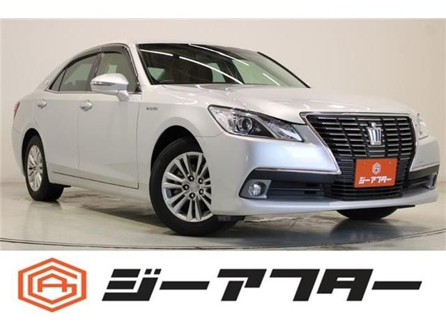 CROWN sedan hybrid