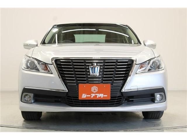 CROWN sedan hybrid