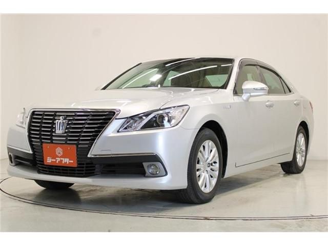 CROWN sedan hybrid