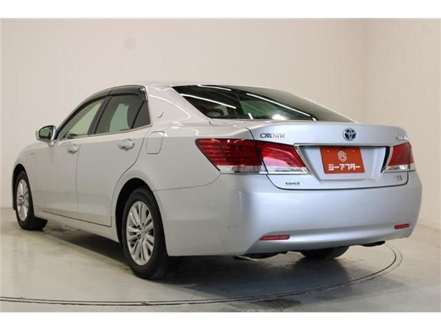 CROWN sedan hybrid