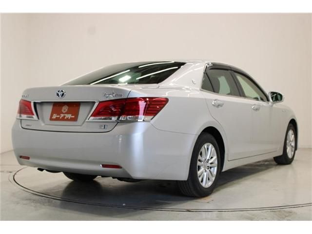 CROWN sedan hybrid