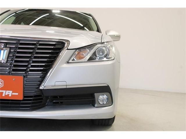 CROWN sedan hybrid