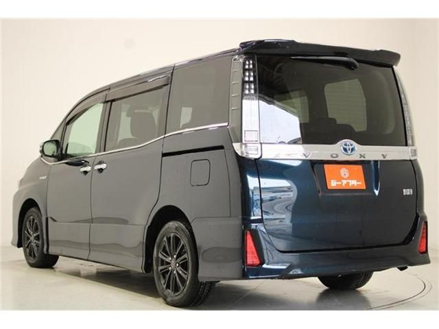 VOXY HYBRID
