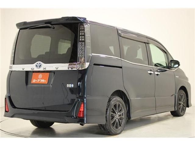 VOXY HYBRID