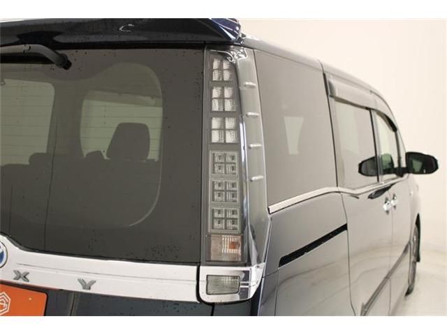 VOXY HYBRID