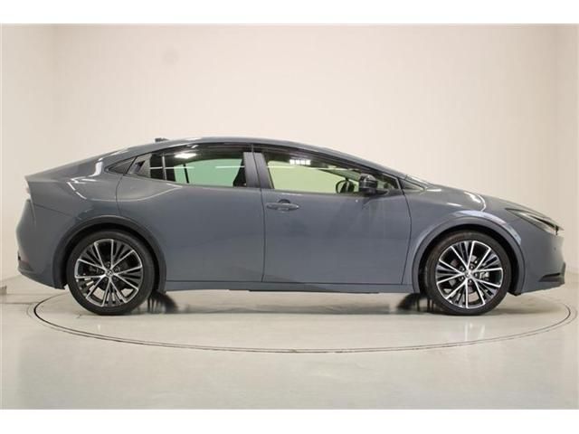 PRIUS 4WD