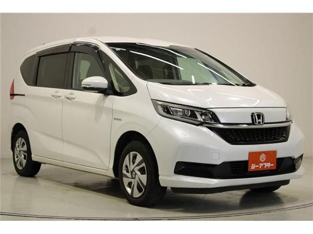 FREED plus HYBRID 4WD