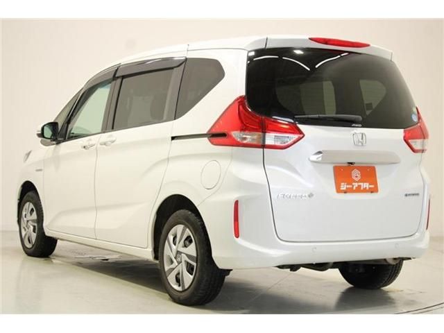 FREED plus HYBRID 4WD