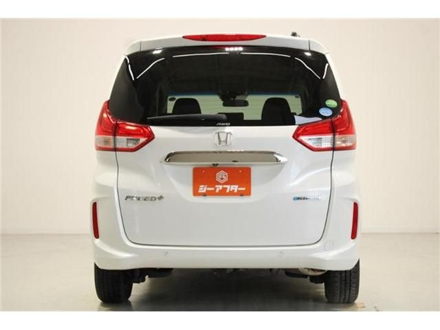 FREED plus HYBRID 4WD