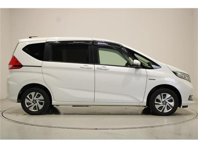 FREED plus HYBRID 4WD