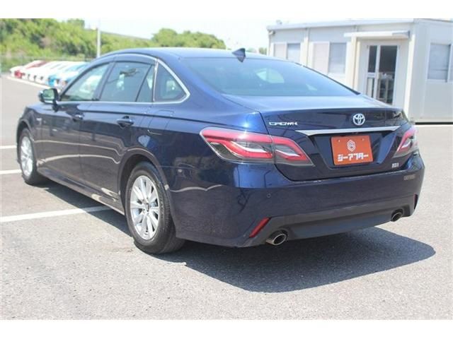 CROWN sedan hybrid