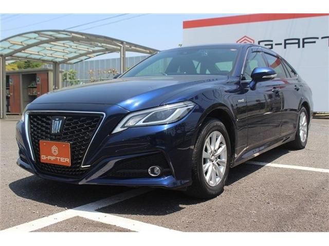 CROWN sedan hybrid