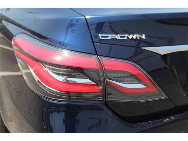 CROWN sedan hybrid