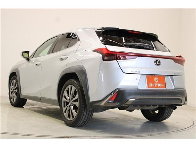LEXUS UX200