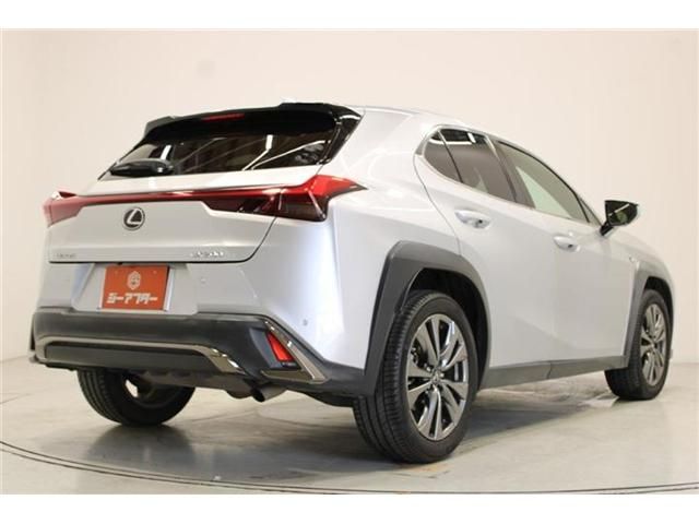 LEXUS UX200