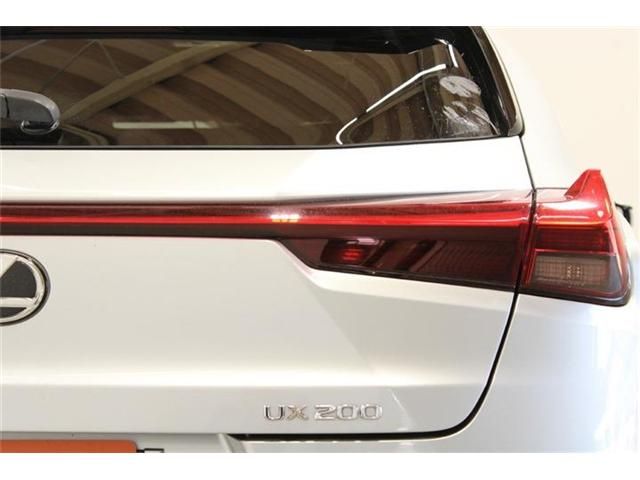 LEXUS UX200