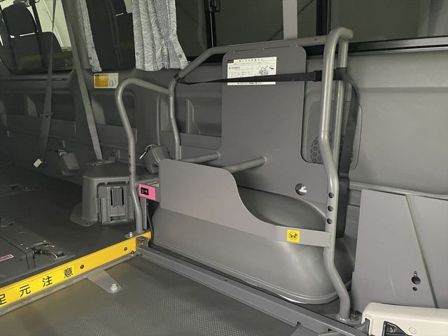 HIACE COMMUTER
