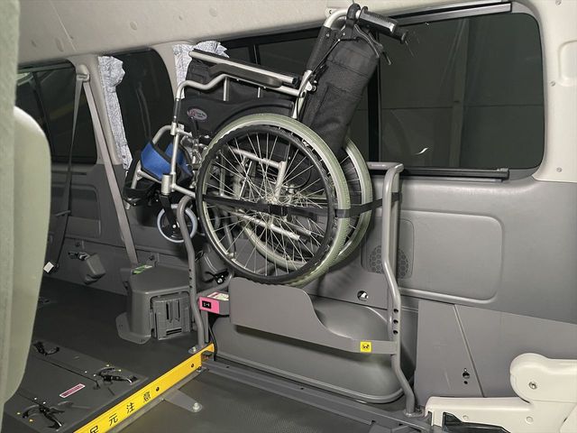 HIACE COMMUTER