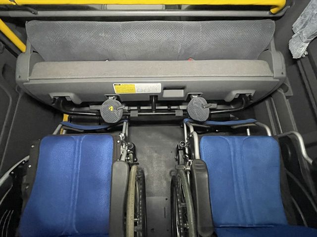 HIACE COMMUTER