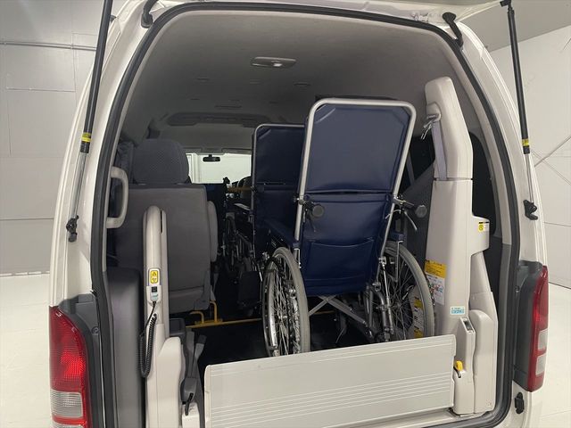 HIACE COMMUTER