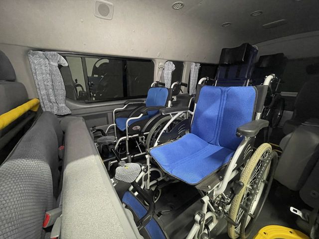 HIACE COMMUTER