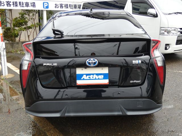 PRIUS 4WD