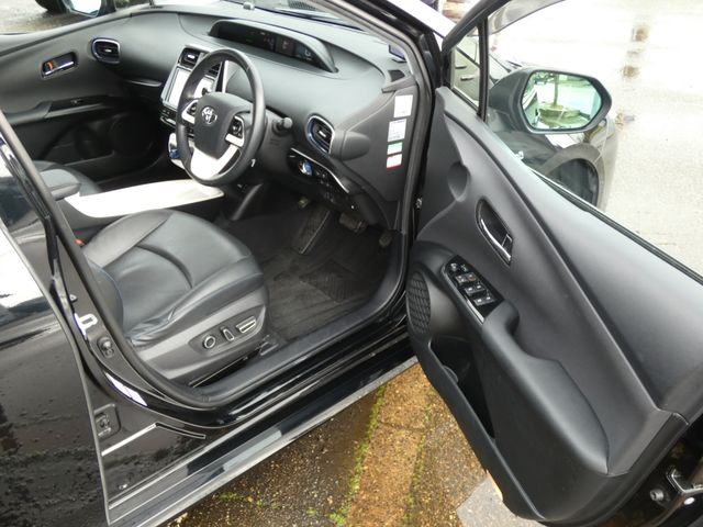 PRIUS 4WD