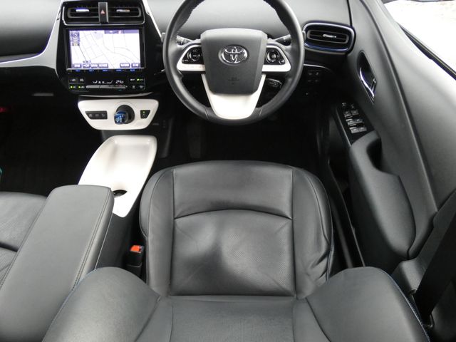 PRIUS 4WD