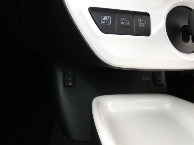 PRIUS 4WD
