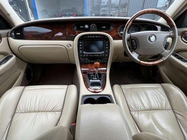 JAGUAR XJseries sedan