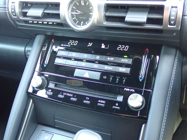LEXUS IS300h
