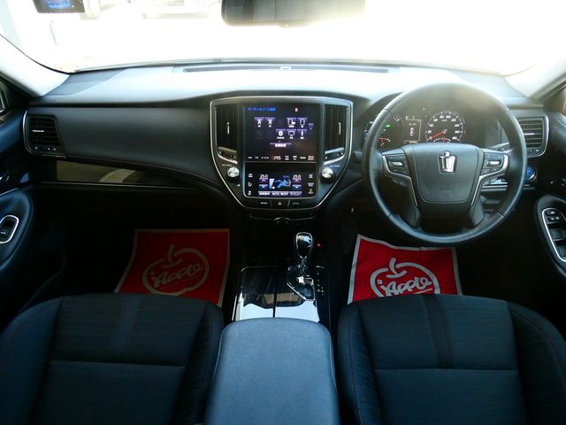 CROWN sedan hybrid