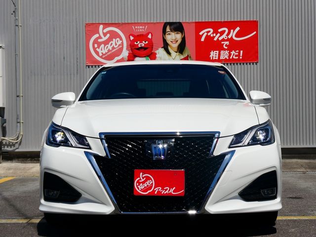 CROWN sedan hybrid