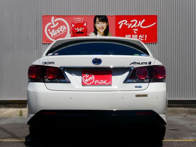 CROWN sedan hybrid