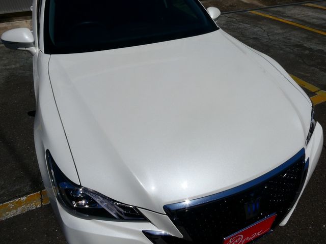 CROWN sedan hybrid