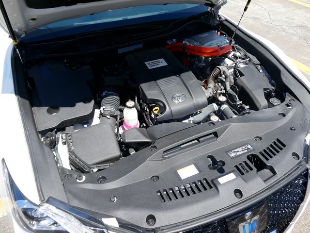 CROWN sedan hybrid