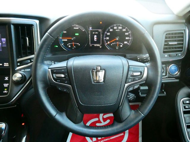 CROWN sedan hybrid